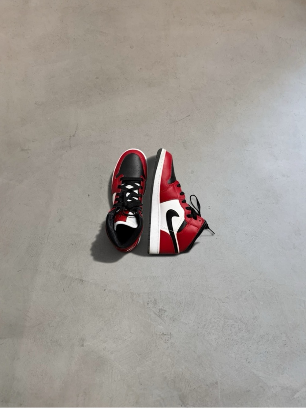 Nike Jordan 1 Mid Chicago Toe